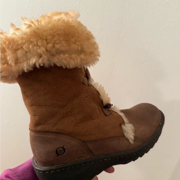 Great used condition! Brown Shearling-Lined Boots. - Picture 3 of 7